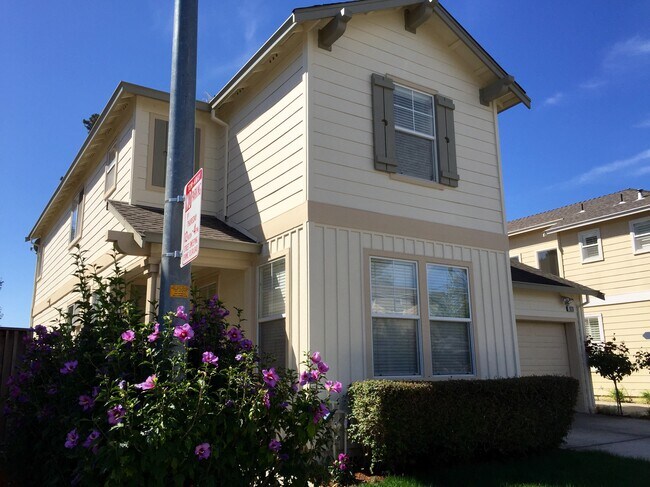 Side of the house - 928 Baines St