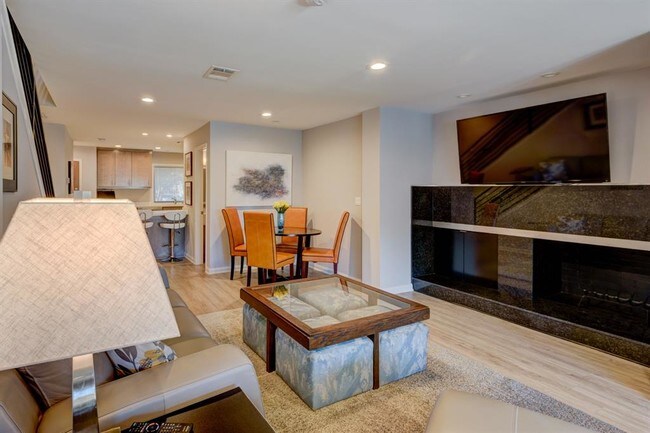 Building Photo - 668 S Ripple Creek Dr