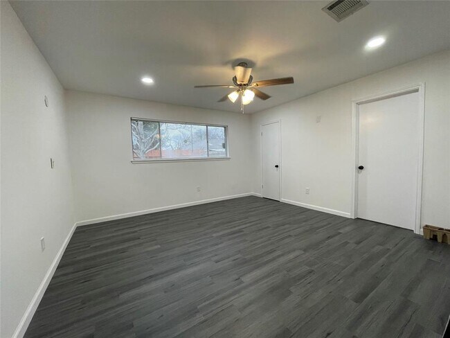 Building Photo - 12034 Tanager St