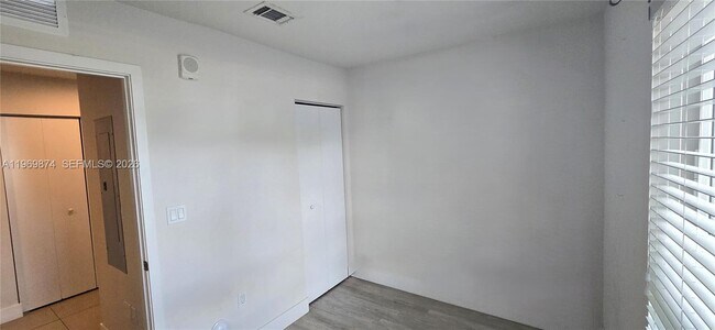 Building Photo - 2535 NE 193rd St