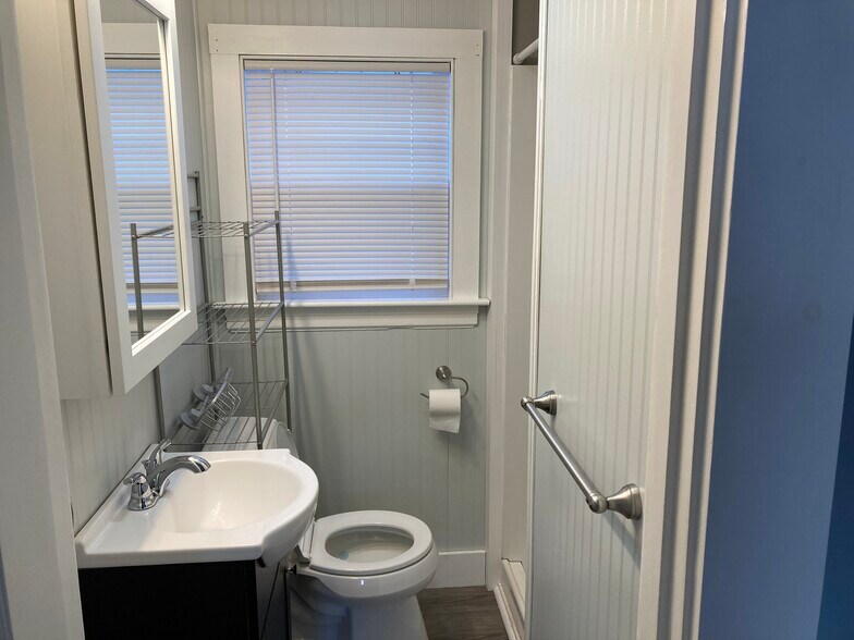 Building Photo - 31 W Old Orchard Ave