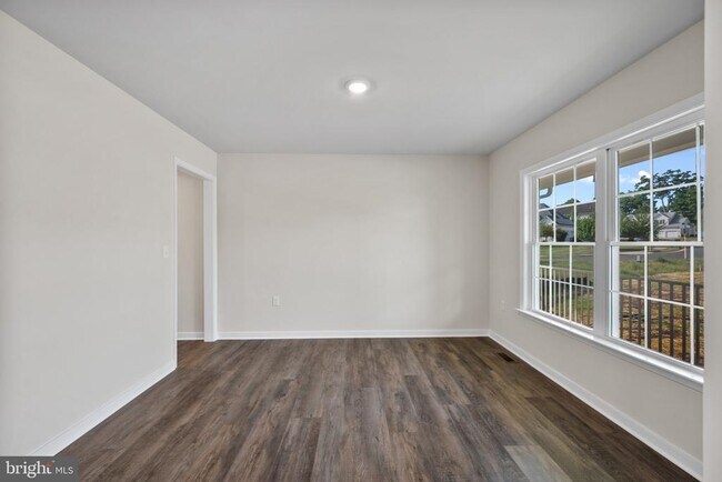 Building Photo - 106 Mate Ct