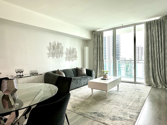 Building Photo - 999 Brickell Ave