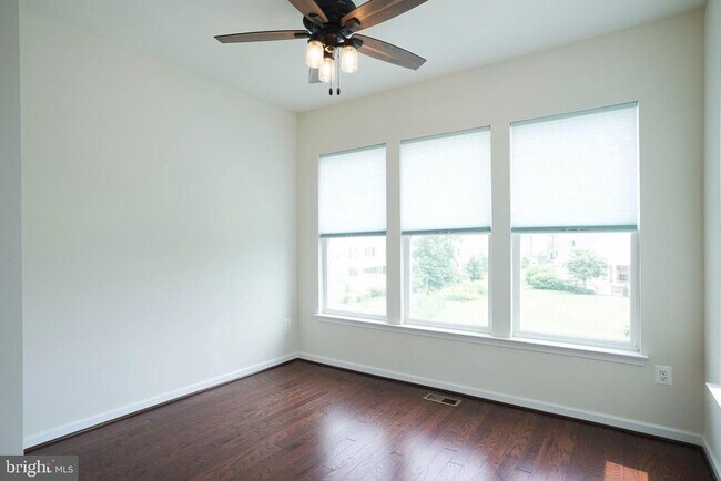 Building Photo - 2038 Twisted Oak Pl
