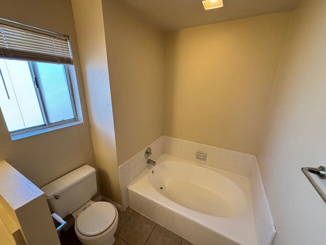 Building Photo - Spacious 3BED/3BATH Two story home located...