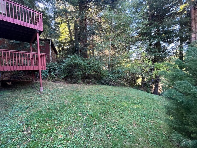 Building Photo - 1146 Vista Dr