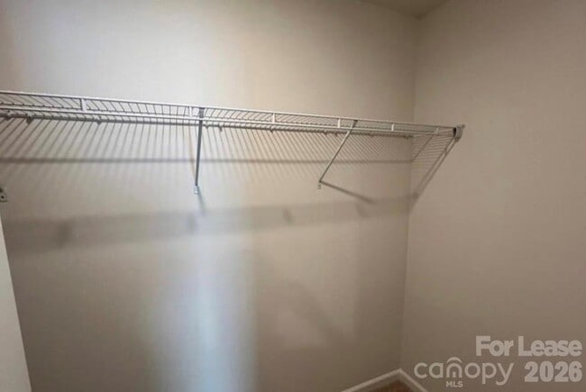 Building Photo - 1924 Vanderlyn St