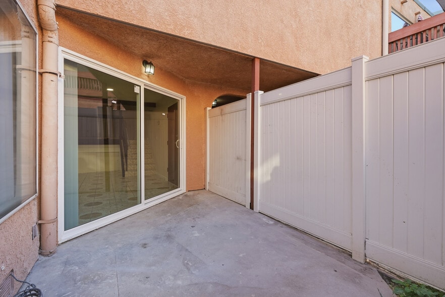 Building Photo - 7924 Woodman Ave