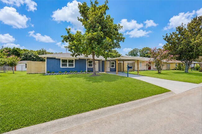 Building Photo - 3538 Truxton Dr