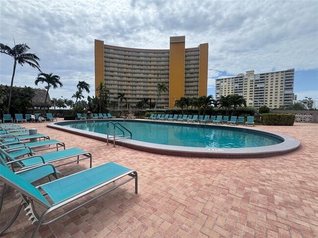 Building Photo - 405 N Ocean Blvd
