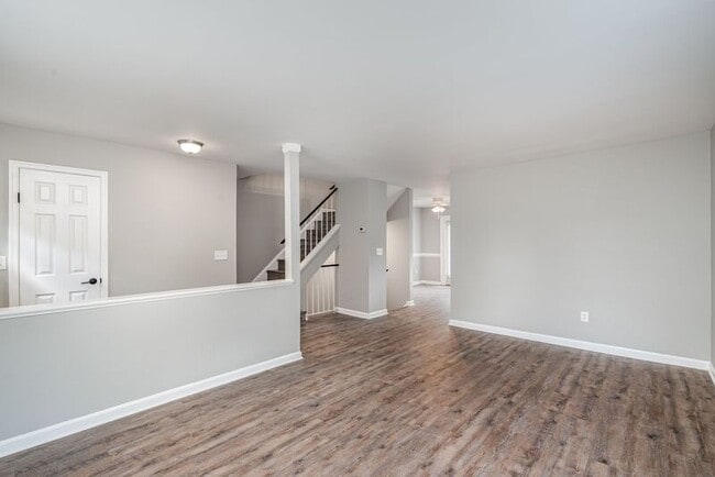 Building Photo - 10701 Houck Dr