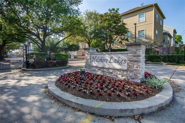 Building Photo - 8817 Lakeshore Bend Dr