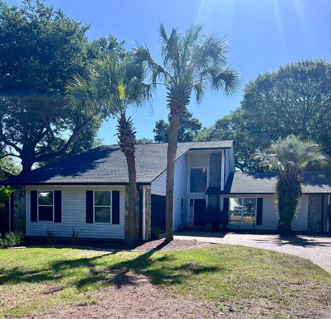 Primary Photo - 101 Hands Cove Ln