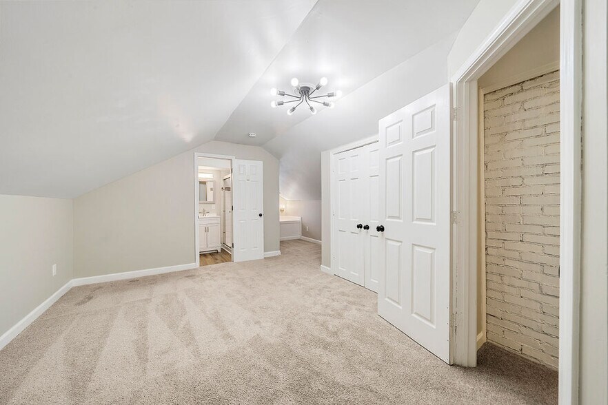 Upstairs Primary Bedroom - 600 Frasier St SE