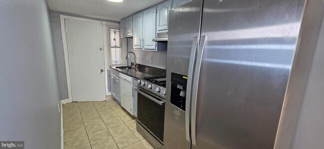 Building Photo - 1220 16th St NE