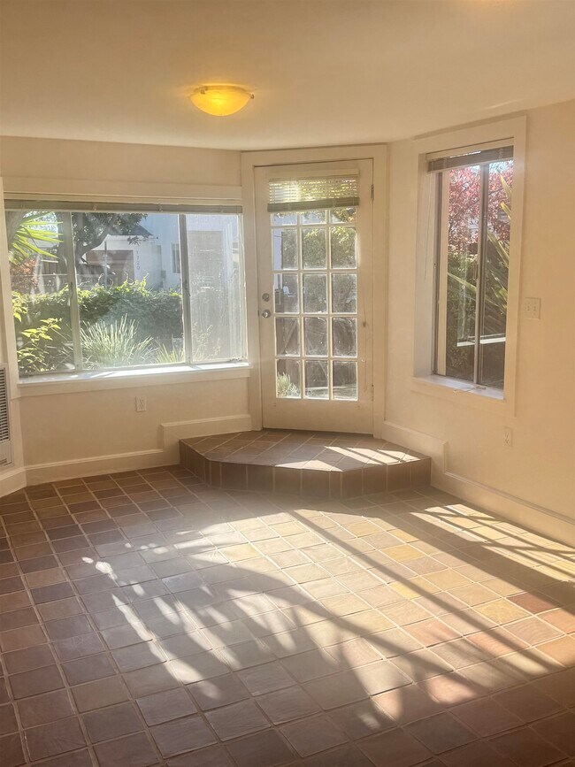 Building Photo - 1723 Carleton St