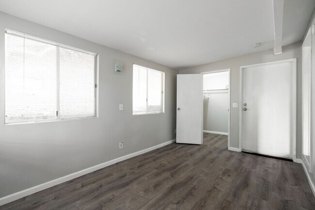 Building Photo - Attached garage!