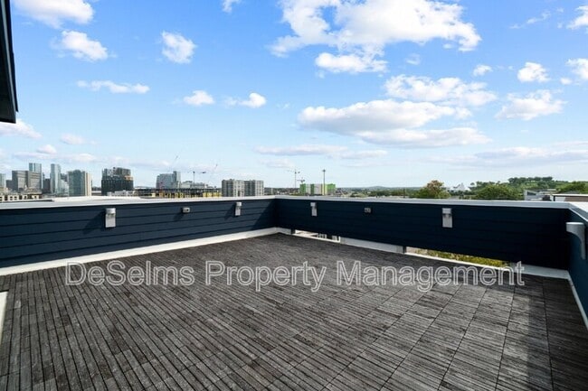 Building Photo - 1000 Southside Ave