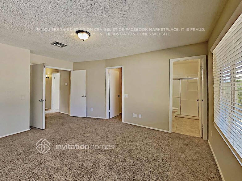 Building Photo - 3226 W Ross Ave