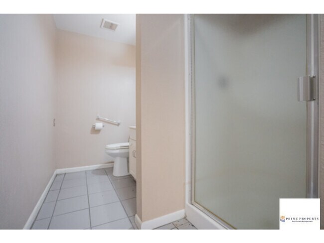 Building Photo - Discover a Rare Gem in the Heart of Downto...