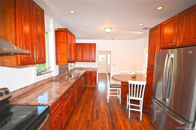 Building Photo - 21 Arrandale Ave