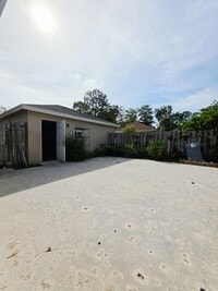 Building Photo - 1157 Hyacinth Pl