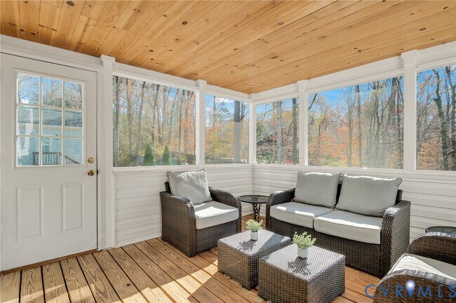 Building Photo - 9621 Peppertree Dr