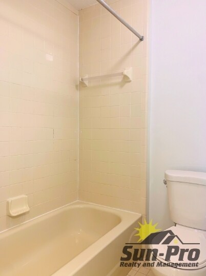 Building Photo - 1010 Stonybrook Cir