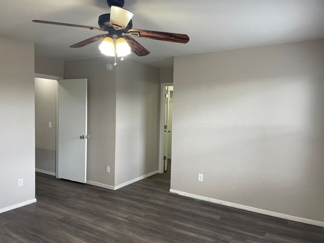 Building Photo - Rita Ranch Charmer 3Bdm 2Ba home, availabl...