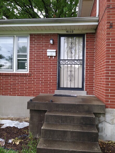 Front door - 4113 Wooded Way