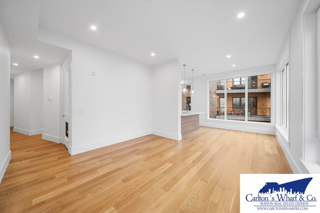 Building Photo - 218 Old Colony Ave