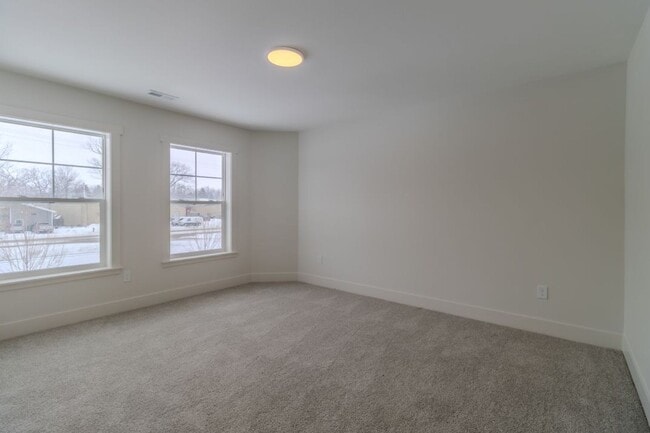 Building Photo - 1502 Simsbury St