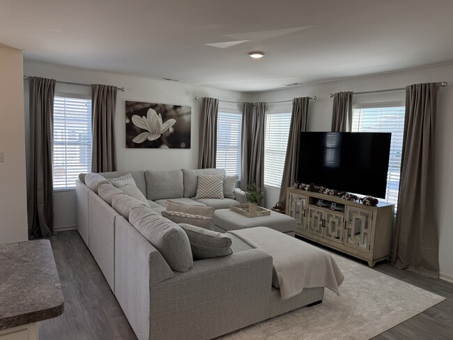 Building Photo - 2520 Alison Ave