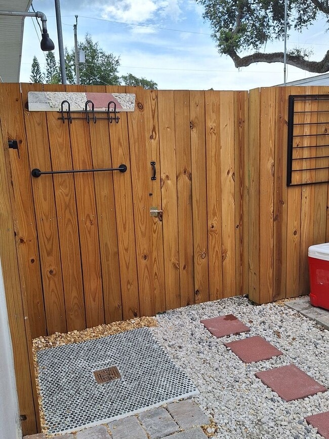 Building Photo - WINTER RENTAL OPTION!  LOCATION LOCATION M...