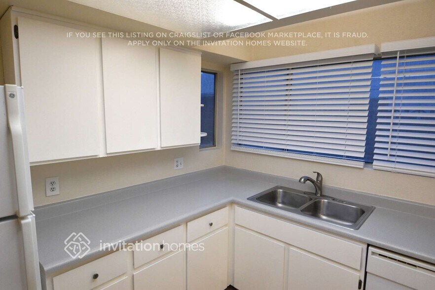 Building Photo - 3317 W Potter Dr