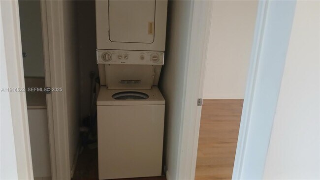 Building Photo - 12901 SW 15th Ct