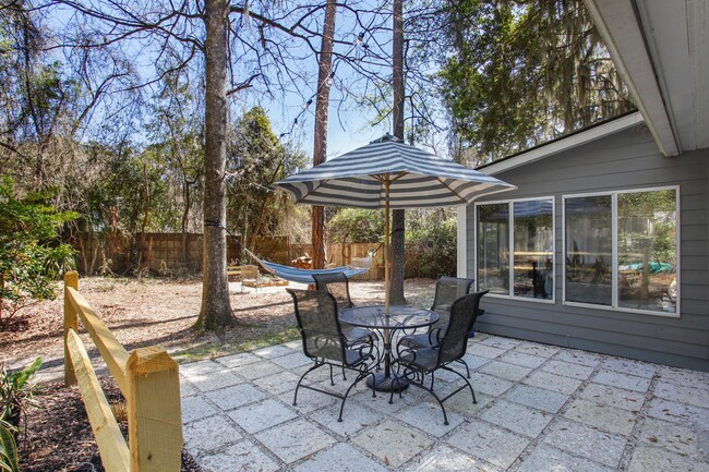 Building Photo - 70 River Oaks Cir