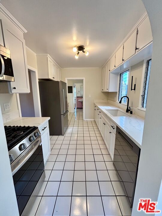 Building Photo - 1075 S Ogden Dr