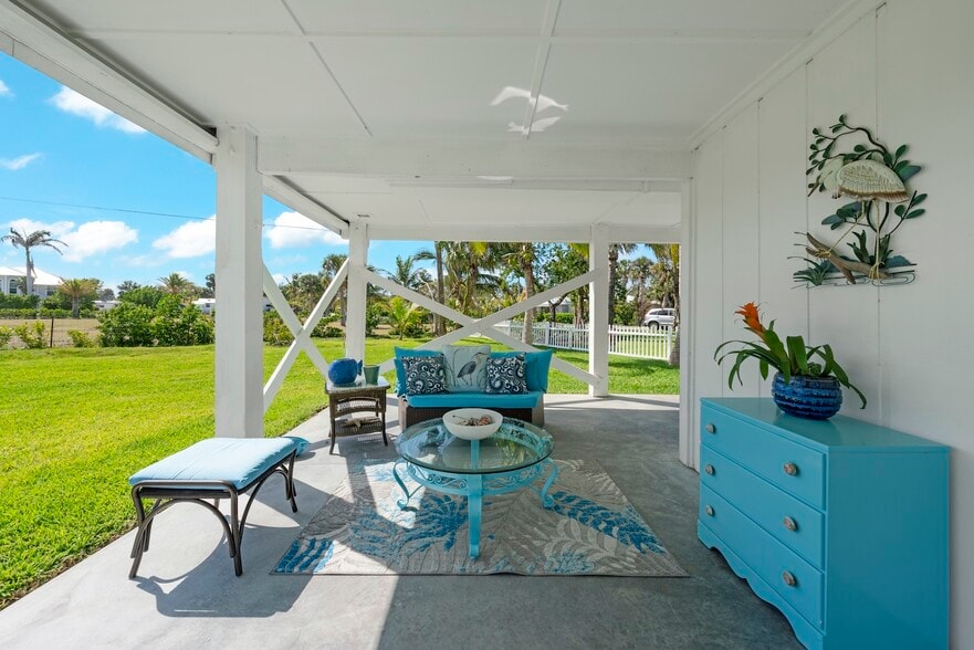 Building Photo - 6093 Henderson Rd