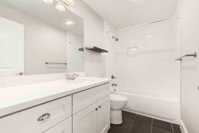 Building Photo - Modern 2 Bedroom 2 Bathroom Condo Close to Downtown Kirkland