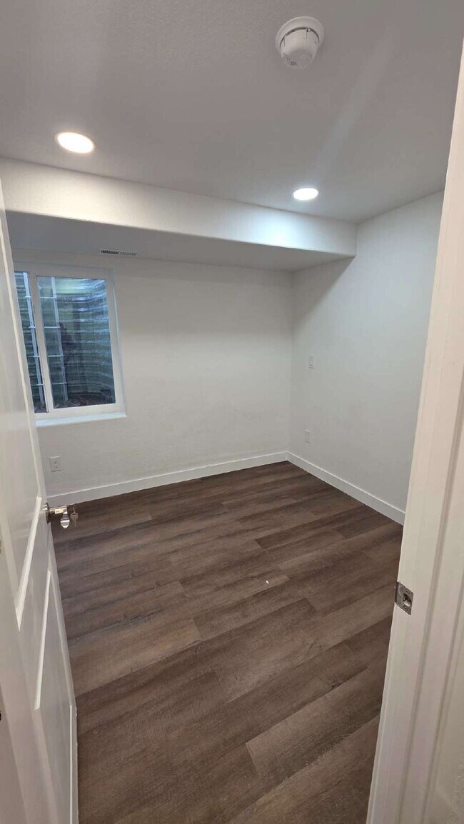 Building Photo - Lorson Ranch 5 bedroom Townhouse near military bases