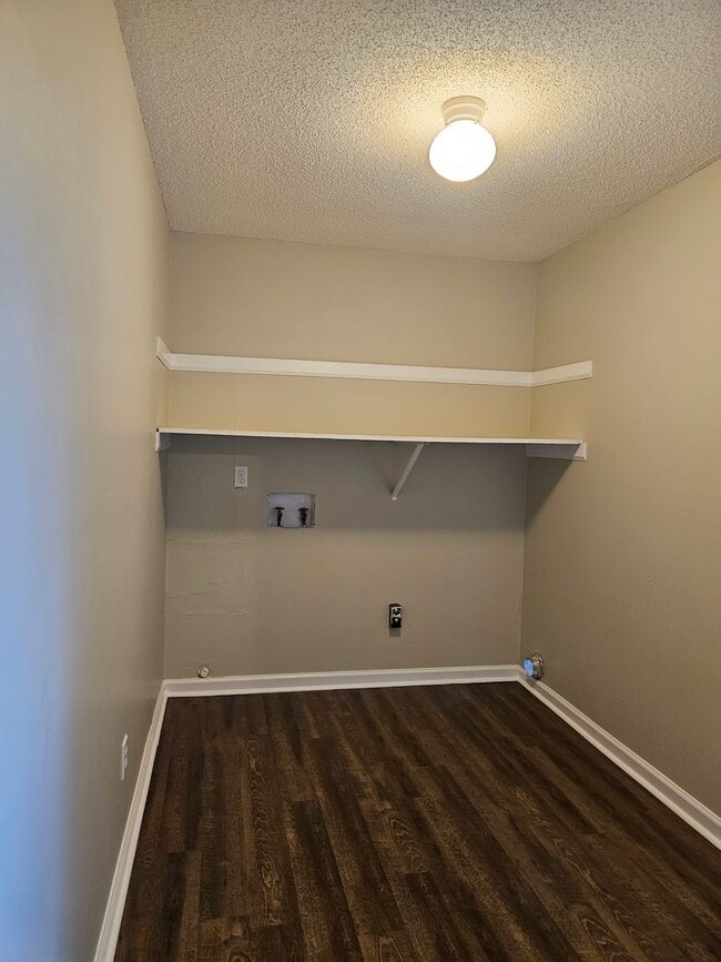 Building Photo - 5007B N. Moore Lane