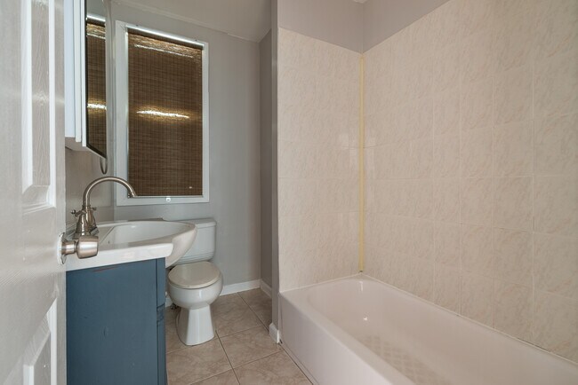 Building Photo - 221 Coleman St