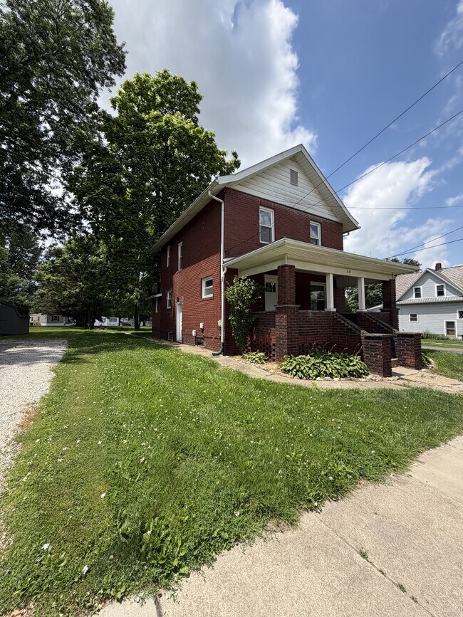 Building Photo - 521 Garfield St