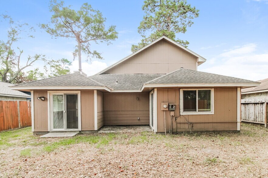 Building Photo - 20030 River Brook Dr