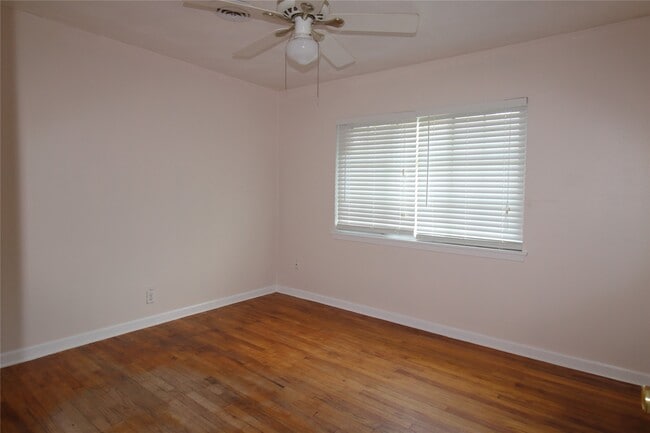 Building Photo - 1800 Richardson Ln