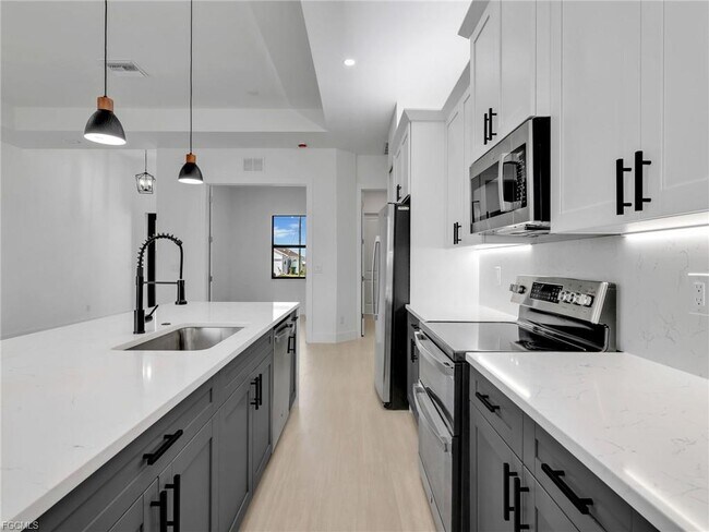 Building Photo - 1828 NW 21st Pl