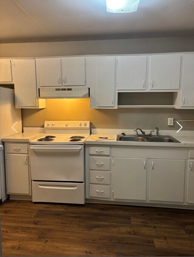 Building Photo - 4812-4814 Pawnee Trail