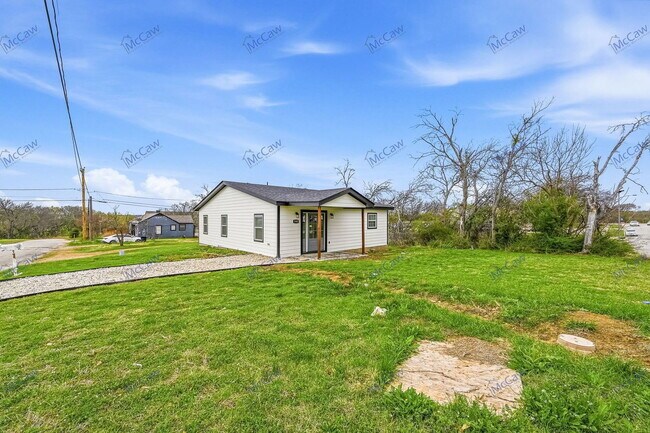 Building Photo - 5901 Farnsworth Ave