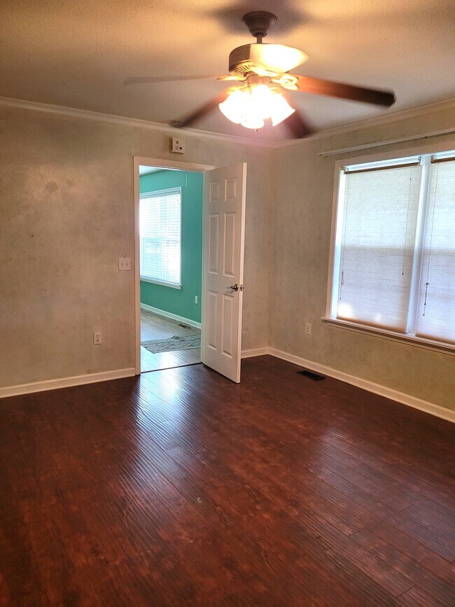 Building Photo - 71 Crest Cir